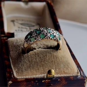 NATURAL Vintage 9ct Gold Emerald and Diamond Ring, 13 SPARKLING DIAMONDS (B)