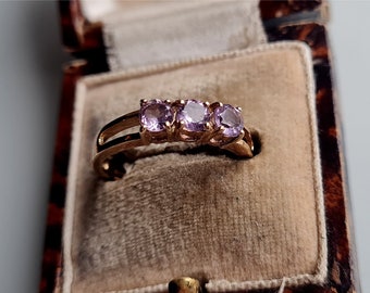 STUNNING Vintage 9ct Gold Amethyst Trilogy Ring. AMAZING COLOURS (F)