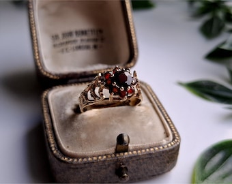 1970s STUNNING Vintage 9ct Gold Garnet Cluster Ring, Hallmarked 1979 Birmingham! Gold Garnet Cluster Ring (ref00c)