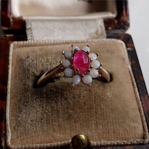 PRACHTIGE Vintage 9ct Gouden Opaal en Robijn Cluster Ring, Gouden Robijn en Witte Opal Cluster Ring