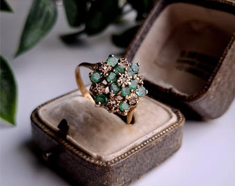 RARE Vintage 9ct Gold Emerald And Diamond Ring. 7 DiAMONDS! EXCELLENT CONDITION (Ref00q)