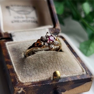 PRACHTIGE jaren 80 vintage 9kt gouden robijn en witte topaas clusterring, liefdeshart patroon op de schouders gouden robijn en witte topaas ring (Ref0b)