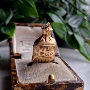 RARE Vintage 9ct Gold Bag of Love Charm / Pendant VERY DETAILED! 9ct Gold Bag Pendant (refu)