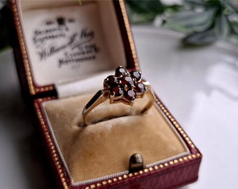 STUNNING Vintage 9ct Gold Garnet Cluster Ring! FREE RESiZING! Size Uk R / Usa 8 3/4 (REF00a)