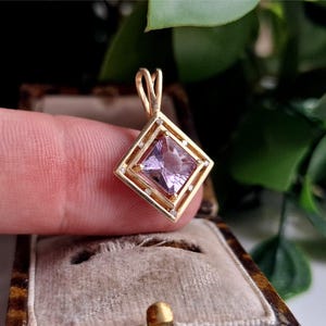 STUNNING Vintage 14k Gold Amethyst and Diamond Pendant. 8 DiAMONDS! STATEMENT PiECE! Looks Stunning when worn (Ref00s)
