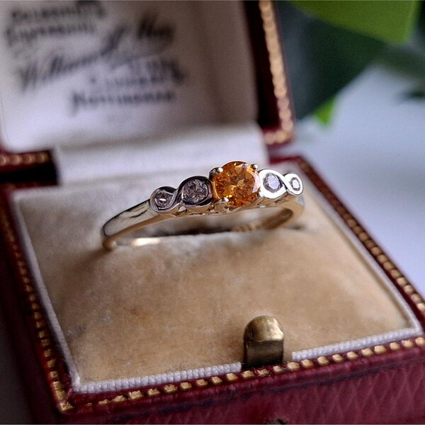 IMPRESSIVE Vintage 9ct Gold Citrine And Diamond Ring. HARD to Find (ref00n)
