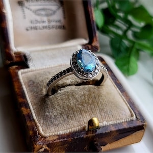 WHiTE GOLD Vintage 9ct Gold Aquamarine Diamond Ring. 35 DiAMONDS! FREE RESiZING STUNNING Design. (ref00L)