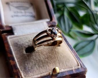 UNUSUAL 1970s Vintage 9ct Gold Sapphire Ring. THiS IS STUNNING. 9ct Gold Sapphire Ring, 9ct Gold Ring (Refq)