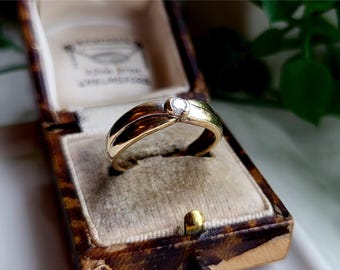 Sensationeller Vintage 9 Karat Gold Diamant Ring. Größenänderung verfügbar 9 Karat Twist Diamant Ring (ref00a)