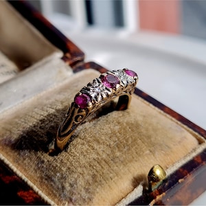 Vintage 9ct Gold Diamant Rubin Ring, NATURAL RUBY. 2 ATEMBERAUBENDE DiAMONDS