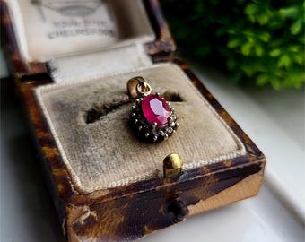 STUNNING Vintage 9ct Gold Ruby And Diamond Pendant, GORGEOUS, 16 DiAMONDS!! (ref00o)