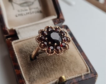 STUNNING Vintage 9ct Gold Garnet Cluster Ring, Gold Garnet Cluster Ring (A)