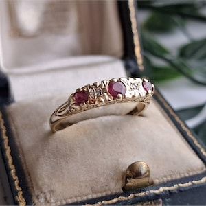 Anillo vintage de oro de 9 quilates con rubí y diamantes, diseño en espiral. ¡Un anillo que marca la diferencia! (Ref00b)