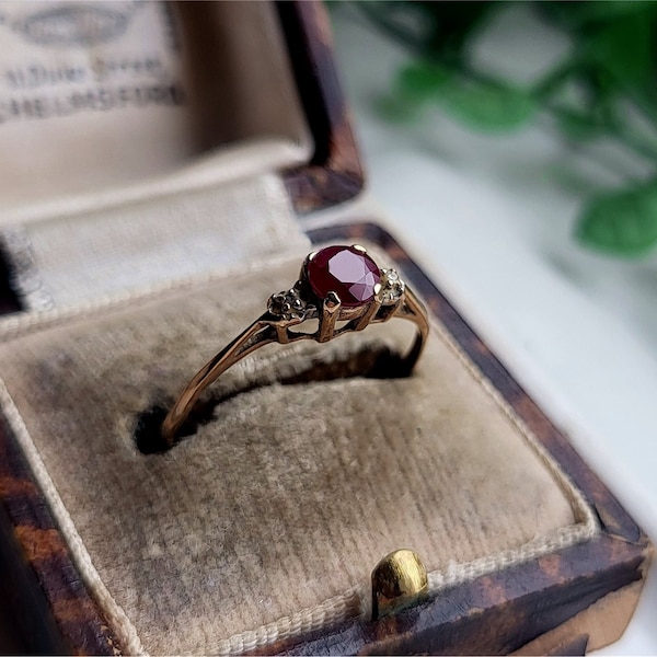 STUNNING Vintage 9ct Gold Ruby Diamond Ring. SECURE This ring Now With A DEPOSiT! 9ct gold Ruby ring, [Ref00J]