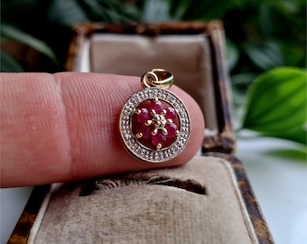 UNUSUAL RARE Vintage 9ct Gold Ruby And Diamond Pendant, GORGEOUS, 11 DiAMONDS!! (ref00o)