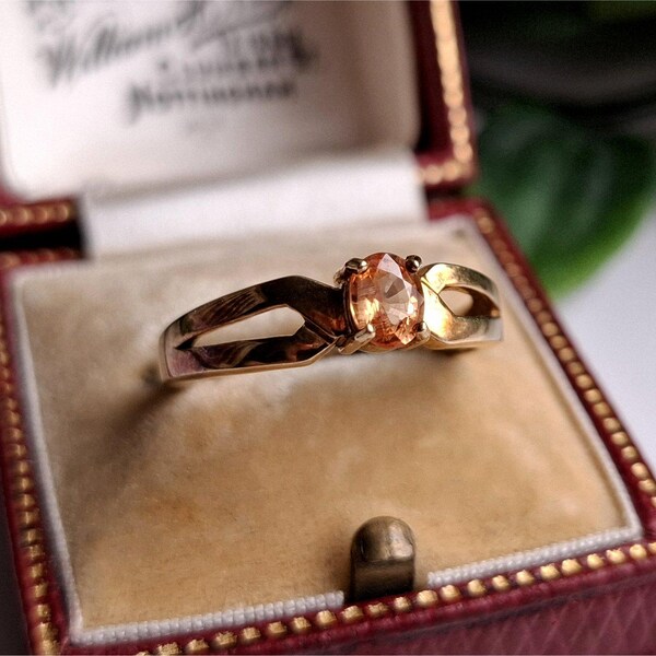 STUNNING Vintage 9ct Gold Citrine Ring. VERY UNIQUE Resizing Available, Citrine rings. 9ct Gold citrine Ring (ref00m)