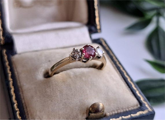 1980s Vintage 9ct Gold Diamond Ruby Ring. 1988 Hallmarked! RESIZING AVAILABLE! 9ct Gold Ruby Ring, 9ct Gold Diamond Ring (refooi)