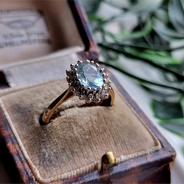IMRPESSIVE Vintage 9ct Gold Aquamarine Diamond Cluster Ring. STATEMENT RING! 19 DiAMONDS! (Ref00v)