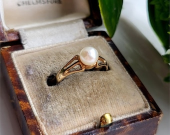1984 UNUSUAL Vintage 9ct Gold Pearl Ring. Small Size! Vintage Gold Pearl Ring LAYAWAY AVAILABLE (Ref00D)