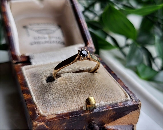 STUNNING Vintage 9ct Gold Sapphire Ring. Minimali… - image 1