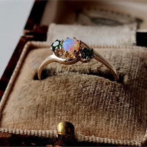 Vintage 9 Karat Gold Opal und Smaragd Ring, Gold Smaragd und Opal Ring