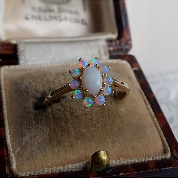 RARE Vintage 9ct Gold Opal Cluster Ring. 9ct Gold White Opal Ring