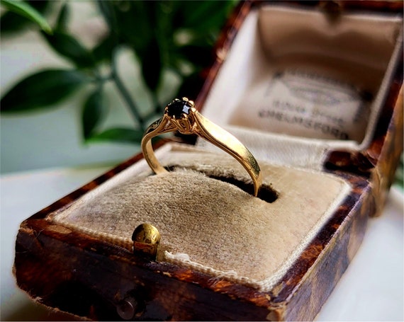 STUNNING Vintage 9ct Gold Sapphire Ring. Minimali… - image 2