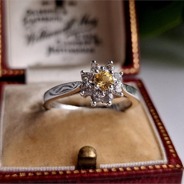 STUNNING White 9ct Gold Yellow And White Topaz Ring. RESIZING AVAILABLE (Ref00h)