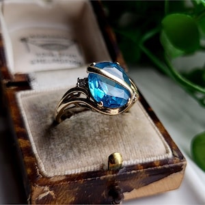 RARE Vintage 9ct Gold Blue Topaz And Diamond Ring. 2 DiAMONDS! Resizing Is Available (ref00s)
