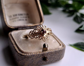 UNUSUAL 1990 Vintage 9ct Gold Garnet Ring. FREE RESiZING Vintage 9ct Gold Garnet Ring. STATEMENT RiNG! (Re00c)