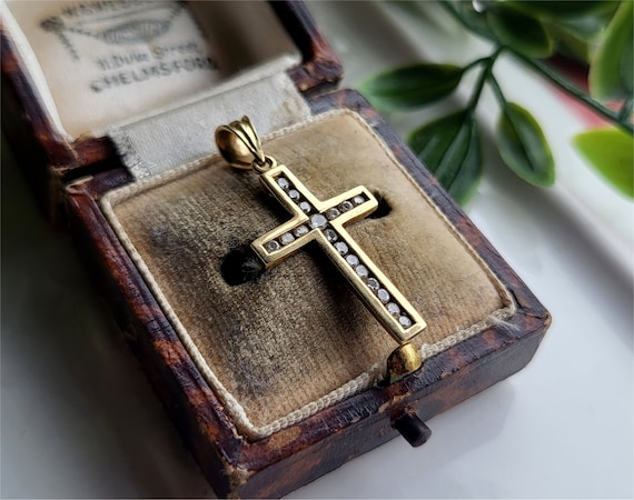 9ct cz cross pendant 9ct cz cross pendant