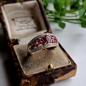 STUNNING Vintage 9ct Gold Ruby Diamond Ring. 26 DiAMONDS!! SECURE This ring Now With A DEPOSiT! 9ct gold Ruby ring, [Ref00f]