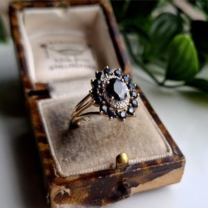 RARE Vintage 9ct Gold Diamond Sapphire Cluster Ring. RESIZING AVAiLABLE STATEMENT RiNG! (ref00s)
