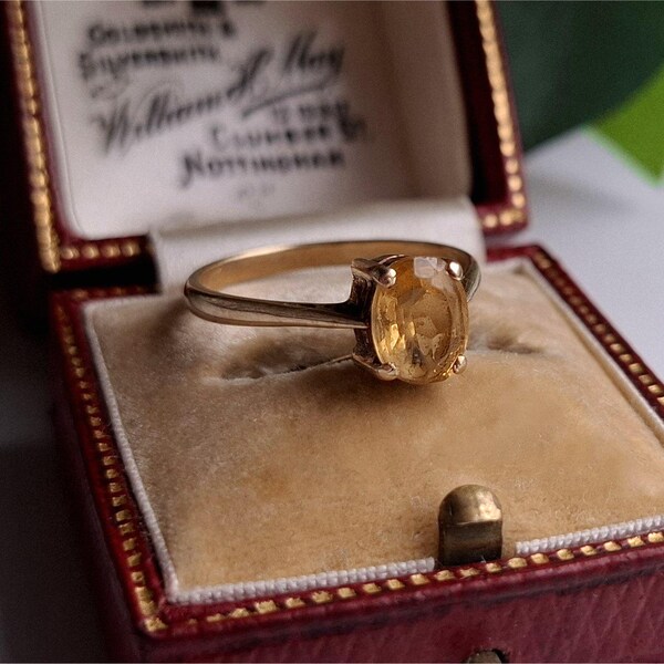 MINIMALIST Vintage 9ct Gold Citrine Ring. RESIZING AVAILABLE (ref00g)