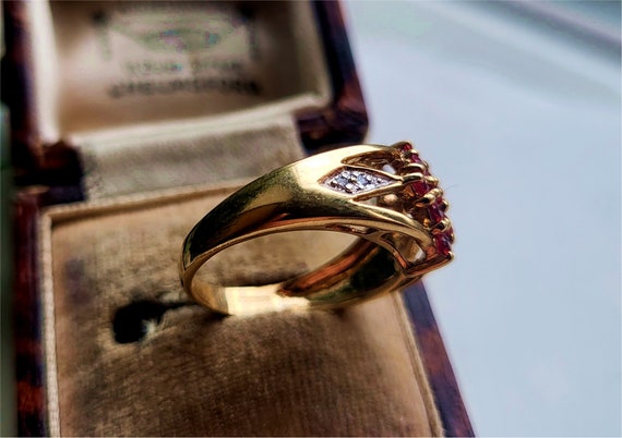 STUNNING Vintage 9ct Gold Garnet Diamond Ring. ST… - image 3
