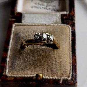 Atemberaubender Vintage 9 Karat Gold Diamant Trilogy Ring. SEHR Glitzerndes (L)