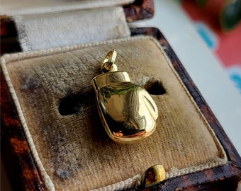 Vintage 9ct Gold Boxing Glove Charm / Pendant. Gold Boxing Charms. Vintage Boxing Pendant (Ref00U)
