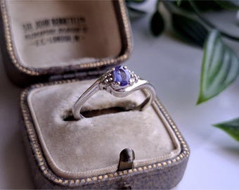 Vintage 9ct White Gold Tanzanite And Diamond Ring. Vintage 9ct gold Tanzanite Trilogy Ring [Ref00p]