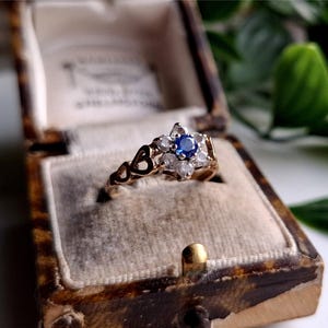 STUNNING Vintage 9ct Gold Blue And White Topaz Cluster Ring. STUNNING RING, 9ct Gold Ring (Ref00p)