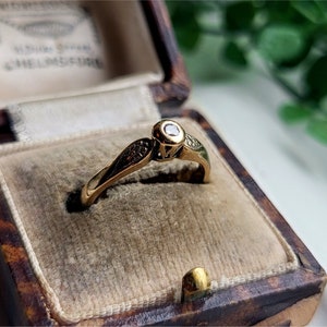 ATEMBERAUBENDEr Vintage-Trilogie-Ring aus 9 Karat Gold mit Diamanten. GRÖSSENÄNDERUNG VERFÜGBAR! (ref00J)