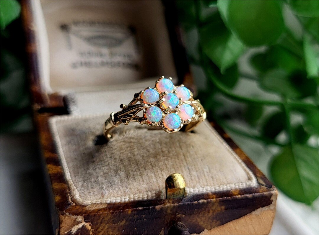 STUNNING Vintage 9ct Gold Opal Cluster Ring. FREE RESIZING Available 9ct Gold Opal Ring. Gold