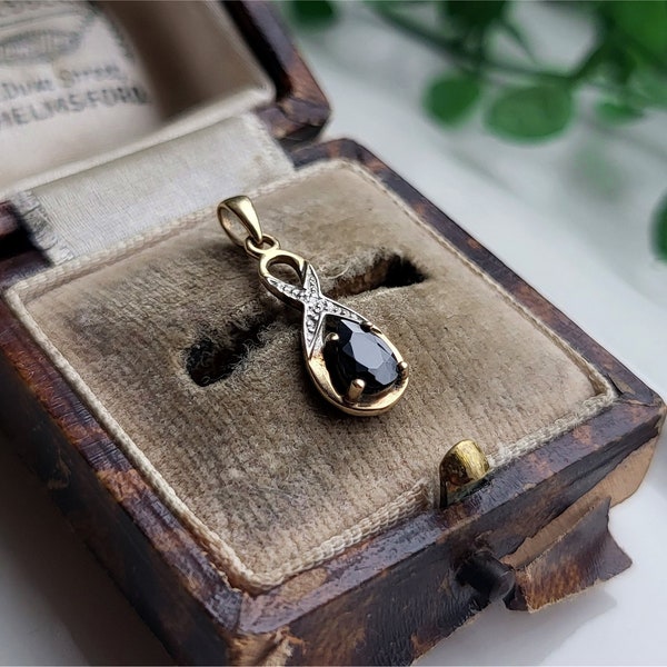 UNUSUAL Vintage 9ct Gold Sapphire Diamond Pendant. PAYMENT PLANS AVAiLABLE! (ref00J)