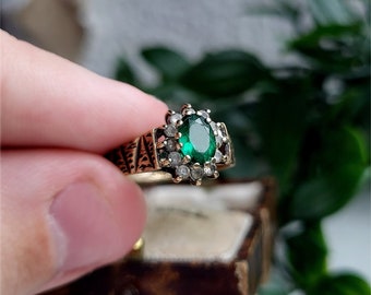 SÄLLSYNT 1975 Vintage ring med 9 karat guld och smaragd och vit topas. FANTASTISK RING. 9 karat guld smaragdring. Guld smaragdring (Ref00K)