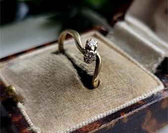STUNNiNG Vintage 9ct Gold White Topaz Ring. Minimalist Ring. Very Cute (Ref00N)