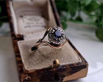 1970 Vintage 9ct Gold Blue And White Topaz Ring. STUNNING RING, OVER 50 Years Old 9ct Gold Ring (Ref00x)