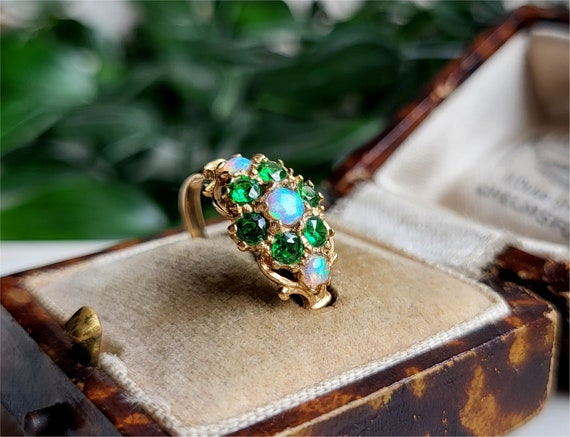 STUNNING Vintage 9ct Gold Opal and Emerald Cluste… - image 1