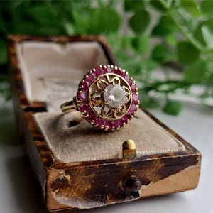 INCREDIBLE 1970s Vintage 9ct Gold Ruby White Topaz Cluster Ring. 50 Years Old! Amazing Condition! (Ref00c)