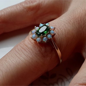 SELTENE Vintage 9 Karat Gold Opal und Smaragd Cluster Ring, atemberaubend, Gold Smaragd und Opal Cluster Ring