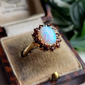 STUNNING Vintage 9ct Gold Opal and Garnet Cluster Ring, 9ct Gold Garnet and Opal Cluster Ring (ref00N)