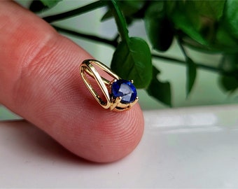UNUSUAL Vintage 9ct Gold Blue Topaz Pendant. STUNNING Vintage Pendant (ref00c)